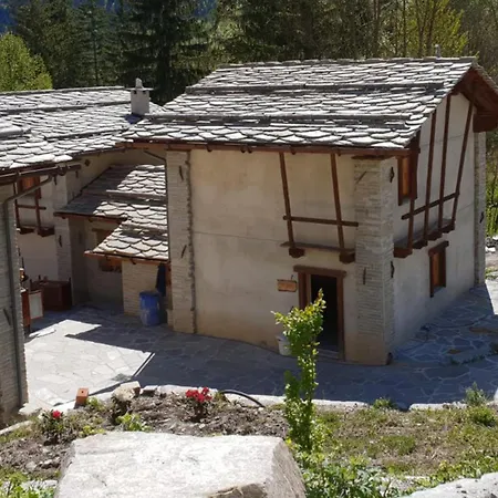 Alpstuga Villaggio Borgomaira La Genzianella *